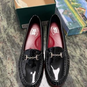 SAS Genuine leather metro black Pat wine shoes. 6 1/2 medium. Women’s